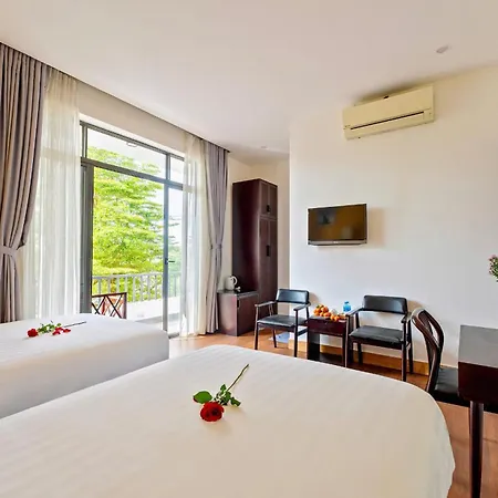 Serene Riverside Hotel Hoi An Exterior photo