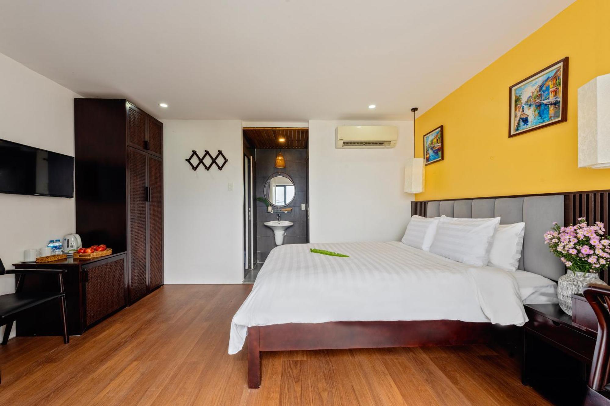 Corner Riverside 4*