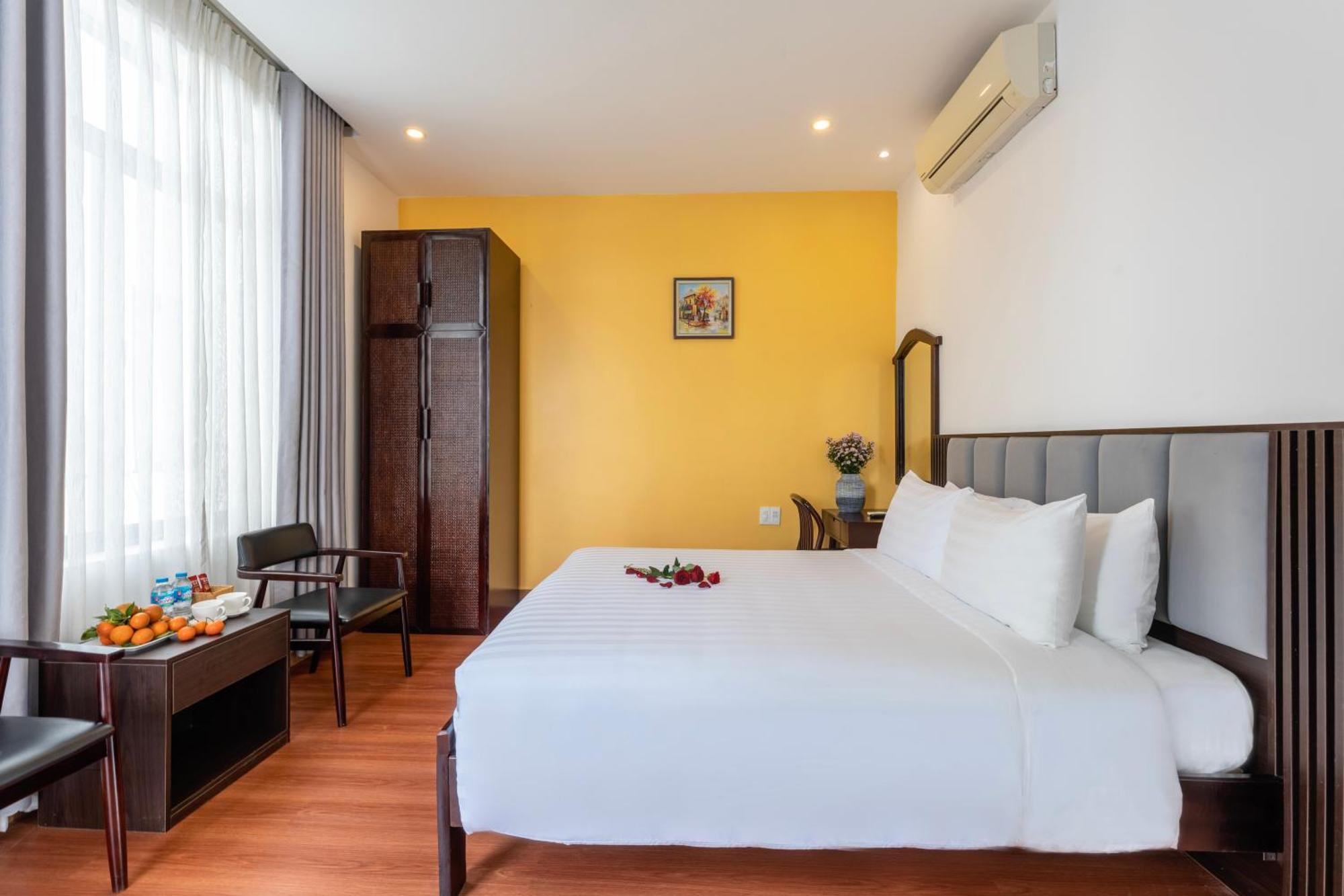 Khách sạn Corner Riverside 4*