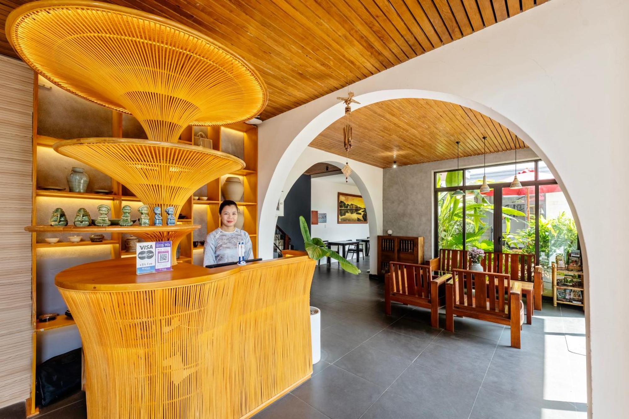 Khách sạn Corner Riverside