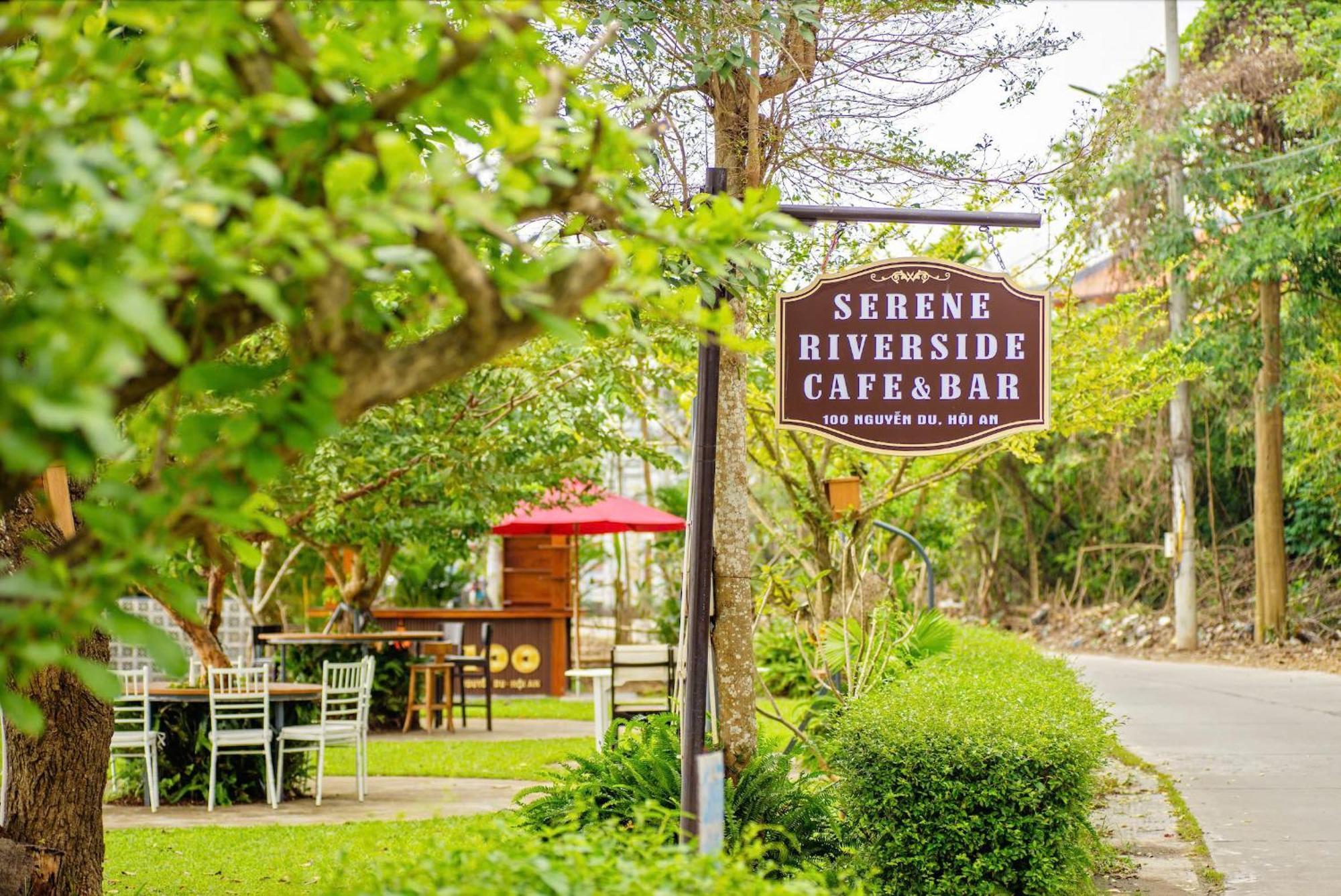Corner Riverside
