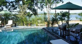 Corner Riverside 4*
